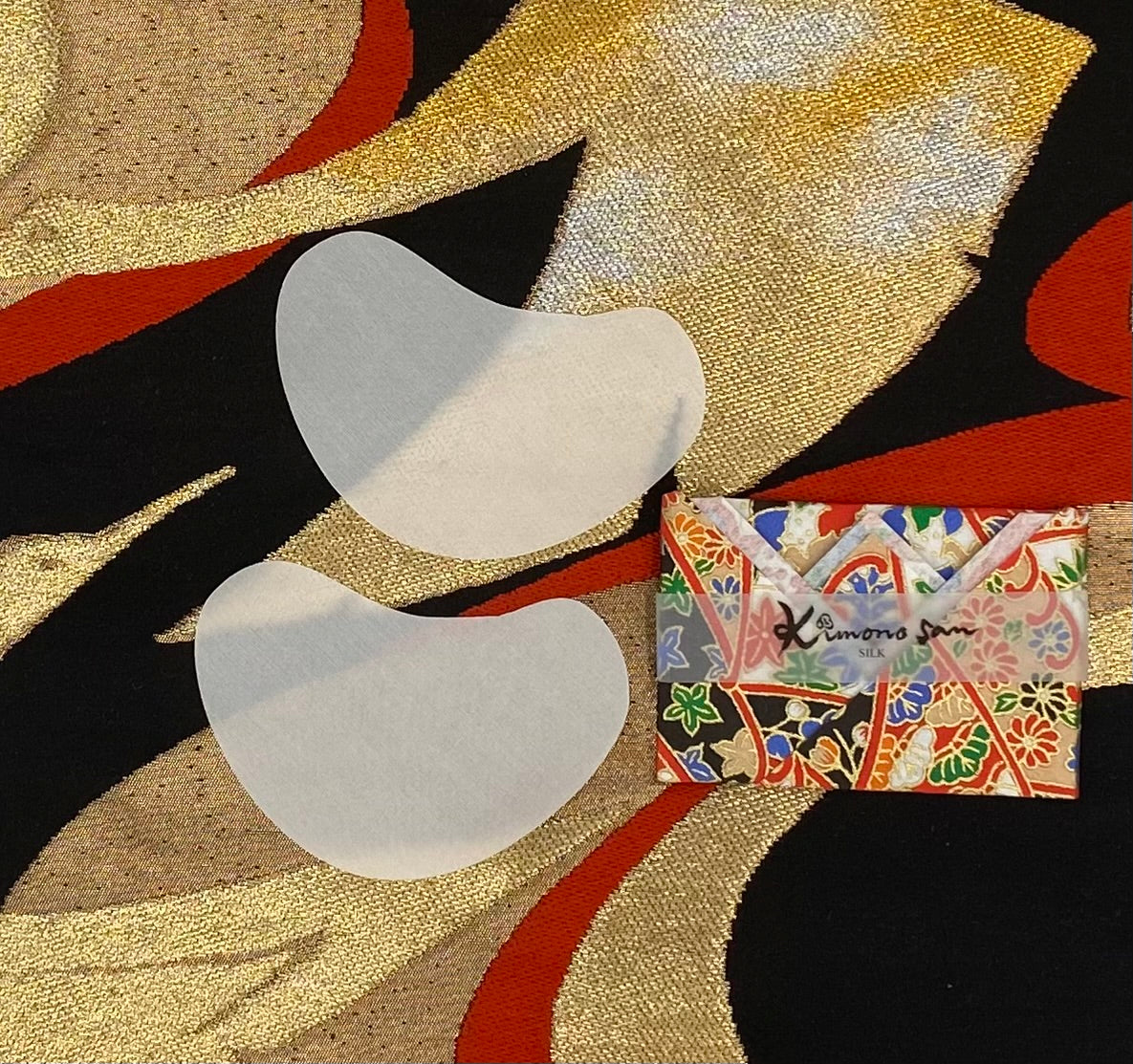 Silk under eye mask